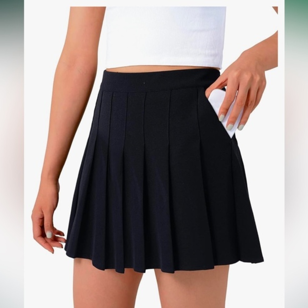 Black Pleated Mini Skirt with Side Pocket
